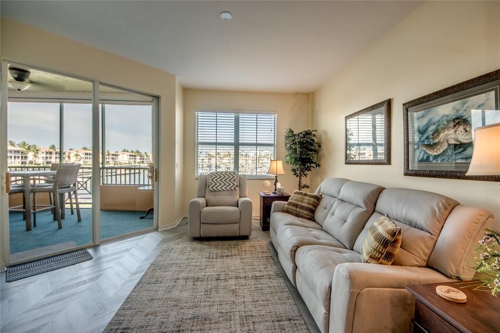 For Sale: $390,000 (2 beds, 2 baths, 1155 Square Feet)