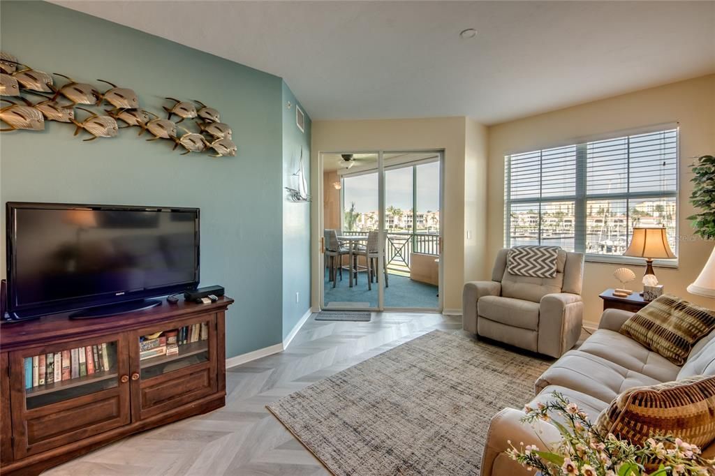 For Sale: $390,000 (2 beds, 2 baths, 1155 Square Feet)