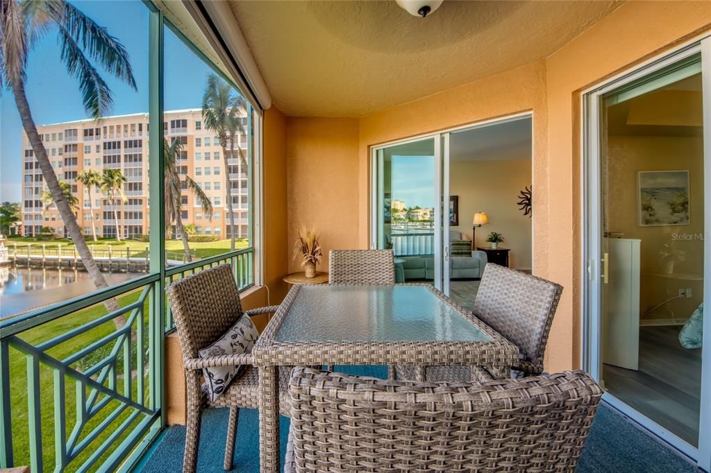 For Sale: $390,000 (2 beds, 2 baths, 1155 Square Feet)