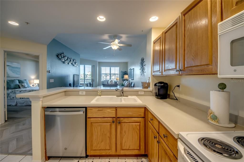 For Sale: $390,000 (2 beds, 2 baths, 1155 Square Feet)