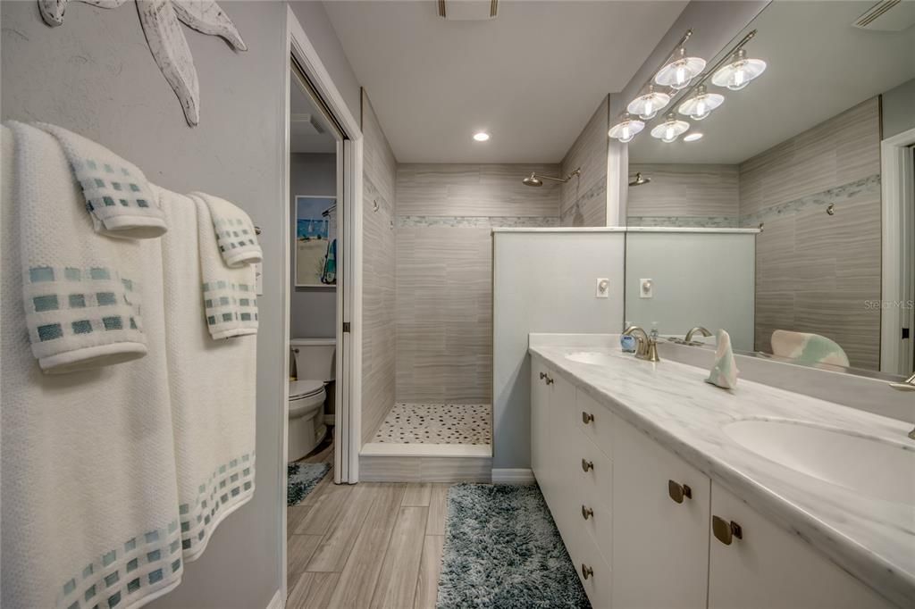 For Sale: $390,000 (2 beds, 2 baths, 1155 Square Feet)