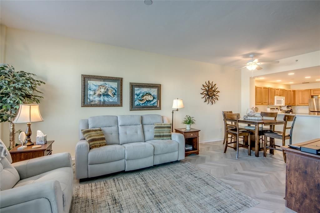 For Sale: $390,000 (2 beds, 2 baths, 1155 Square Feet)
