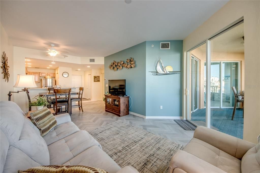 For Sale: $390,000 (2 beds, 2 baths, 1155 Square Feet)