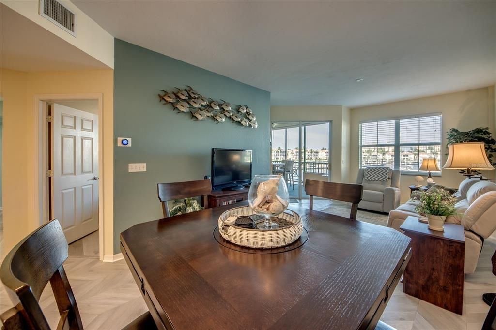 For Sale: $390,000 (2 beds, 2 baths, 1155 Square Feet)