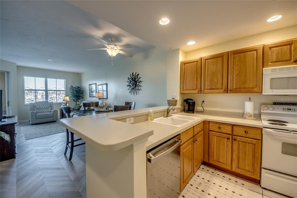 For Sale: $390,000 (2 beds, 2 baths, 1155 Square Feet)