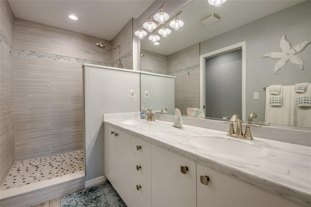 For Sale: $390,000 (2 beds, 2 baths, 1155 Square Feet)