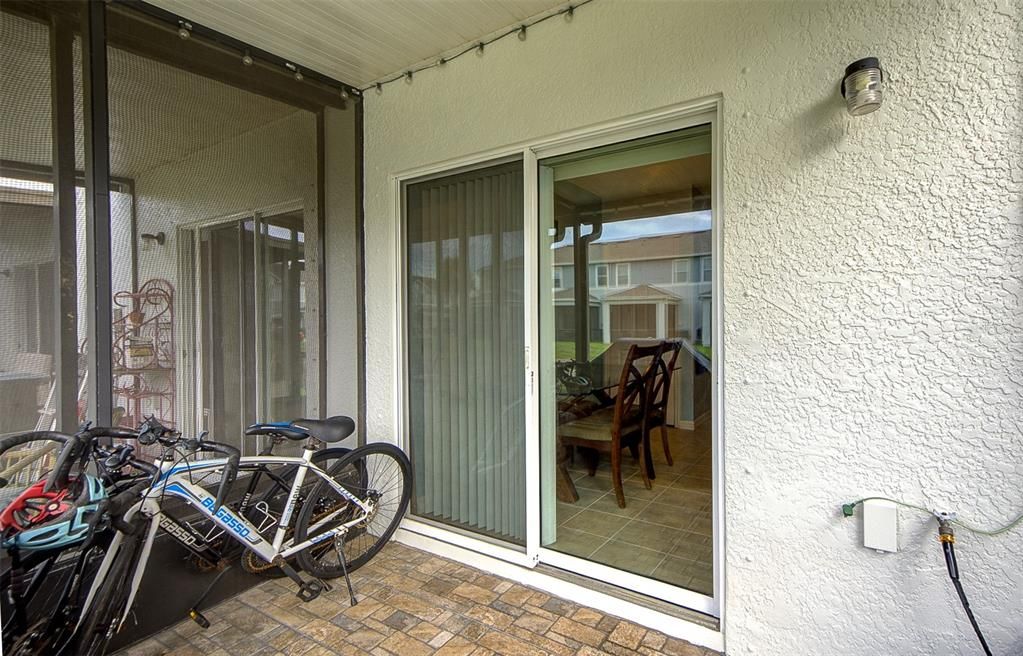 For Sale: $270,000 (2 beds, 2 baths, 1210 Square Feet)