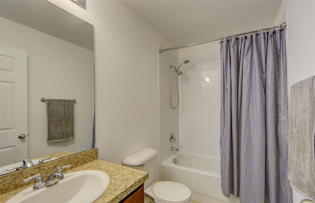 For Sale: $270,000 (2 beds, 2 baths, 1210 Square Feet)