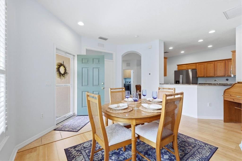 For Sale: $289,900 (2 beds, 2 baths, 1385 Square Feet)