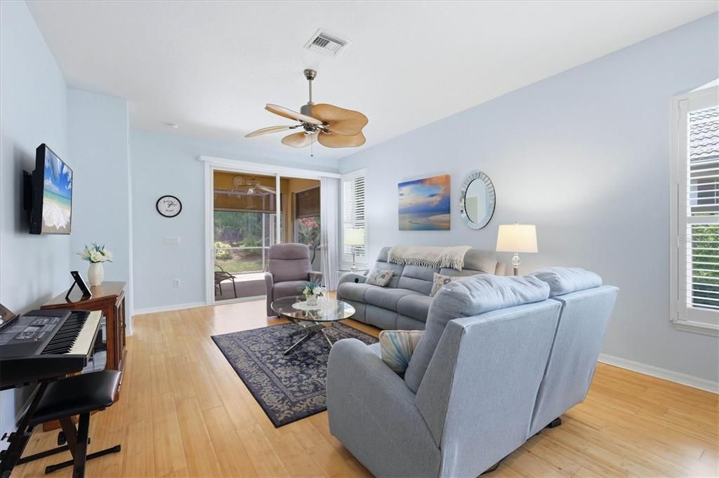 For Sale: $289,900 (2 beds, 2 baths, 1385 Square Feet)