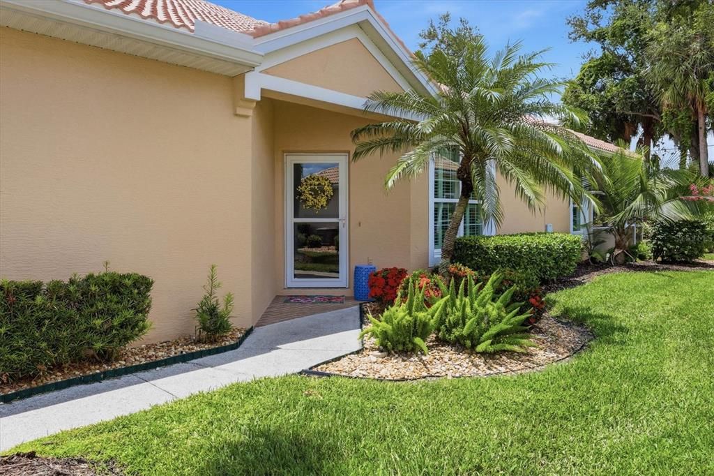 For Sale: $289,900 (2 beds, 2 baths, 1385 Square Feet)
