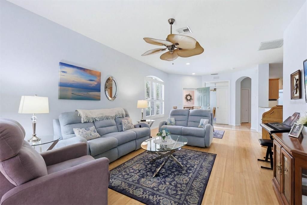 For Sale: $289,900 (2 beds, 2 baths, 1385 Square Feet)