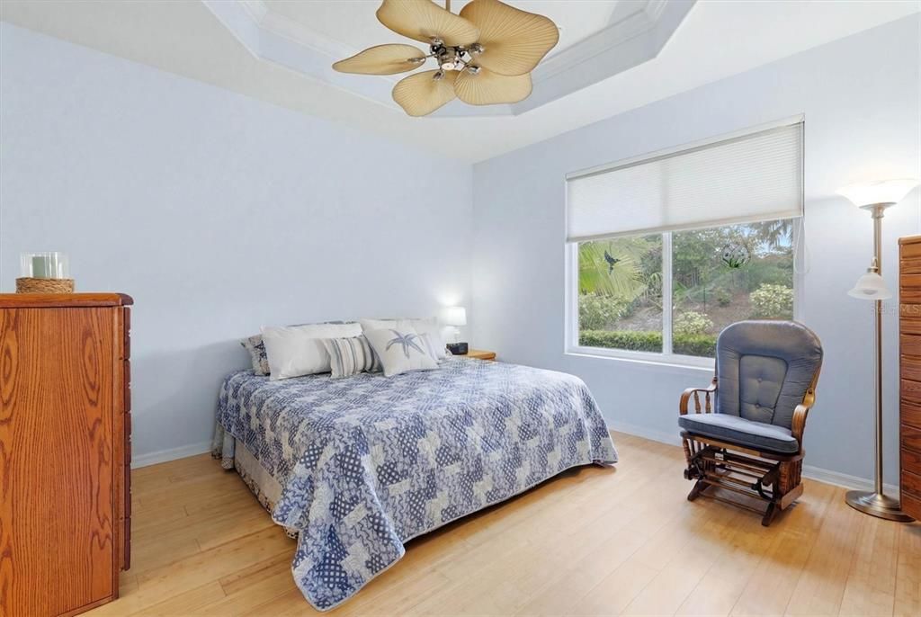 For Sale: $289,900 (2 beds, 2 baths, 1385 Square Feet)