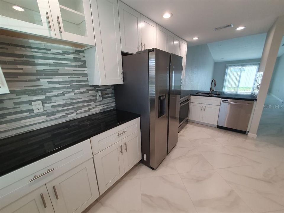 For Rent: $1,950 (2 beds, 2 baths, 1000 Square Feet)