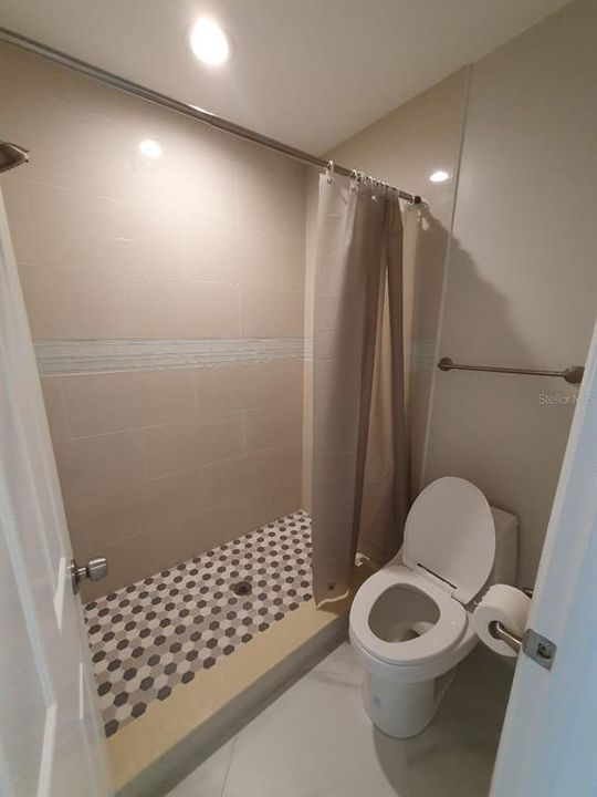 For Rent: $1,950 (2 beds, 2 baths, 1000 Square Feet)