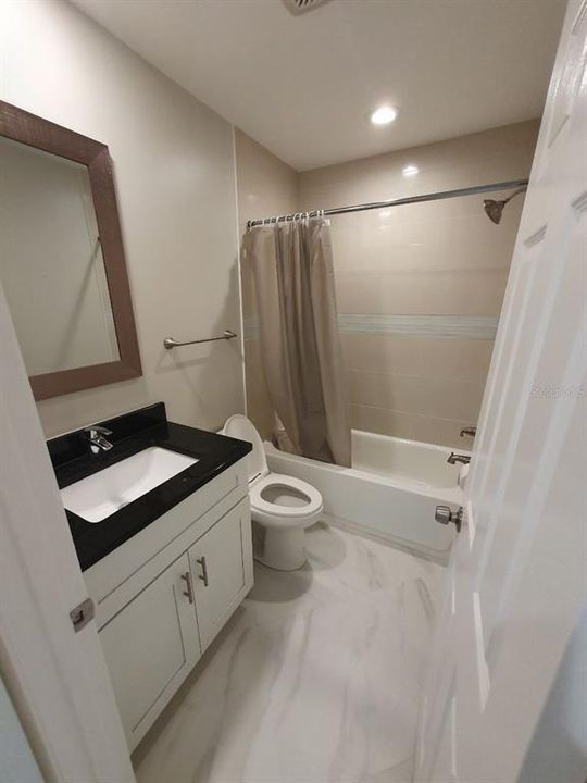 For Rent: $1,950 (2 beds, 2 baths, 1000 Square Feet)