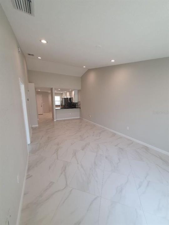 For Rent: $1,950 (2 beds, 2 baths, 1000 Square Feet)