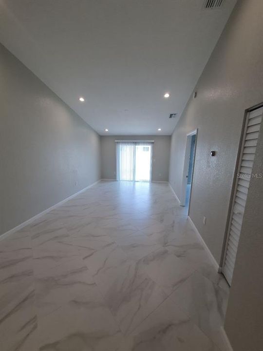 For Rent: $1,950 (2 beds, 2 baths, 1000 Square Feet)