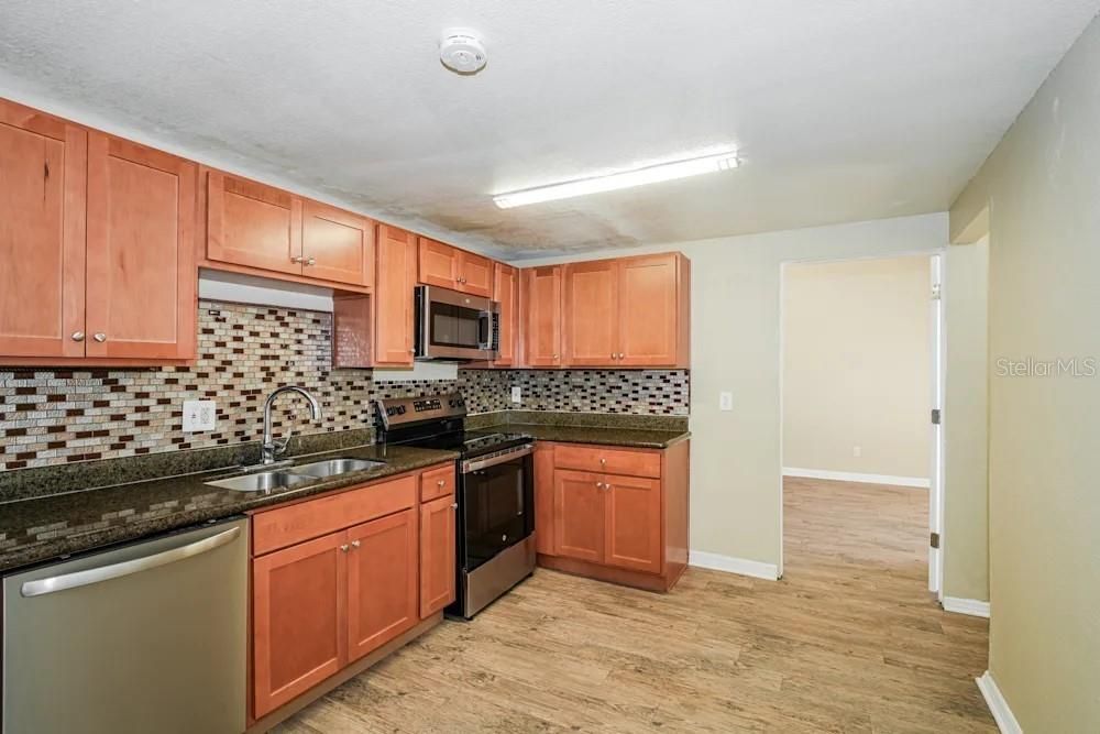 В аренду: $1,995 (3 спален, 2 ванн, 1269 Квадратных фут)