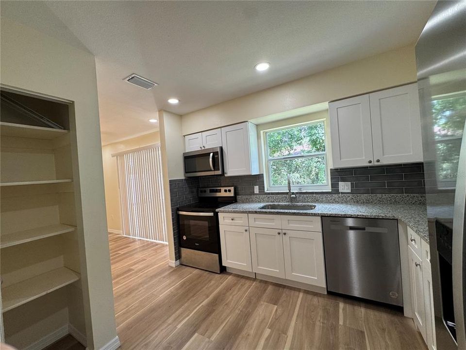 For Rent: $2,100 (3 beds, 2 baths, 1192 Square Feet)