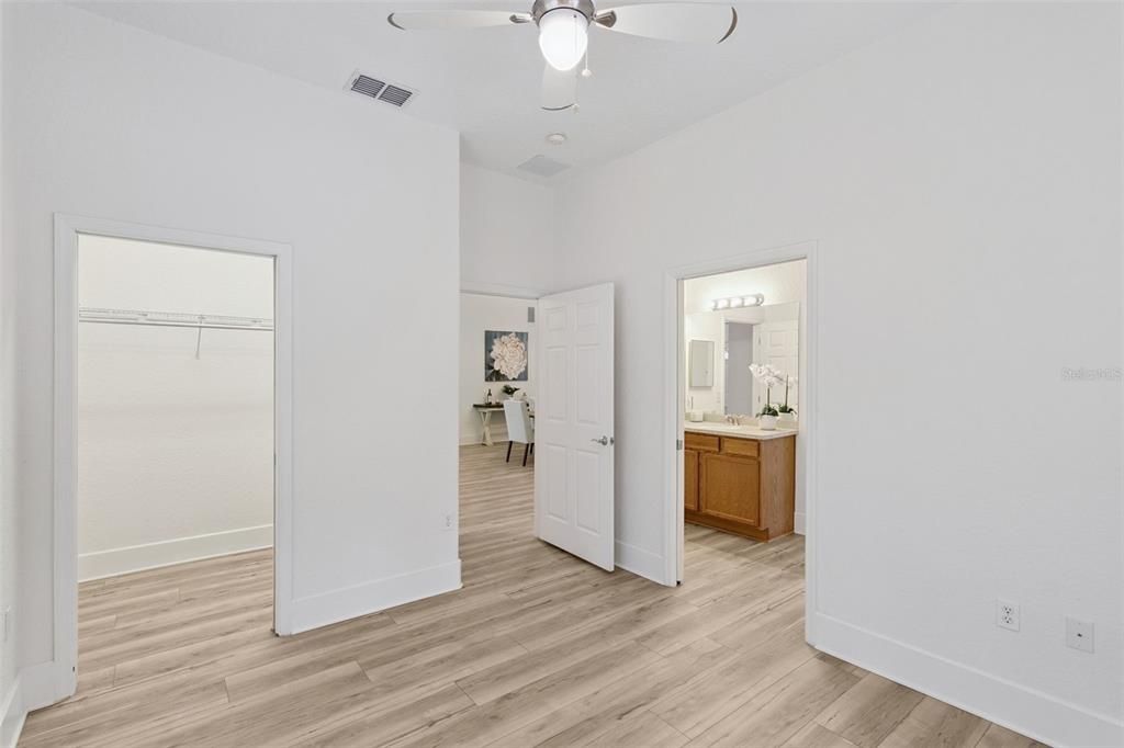 For Sale: $700,000 (3 beds, 2 baths, 2500 Square Feet)