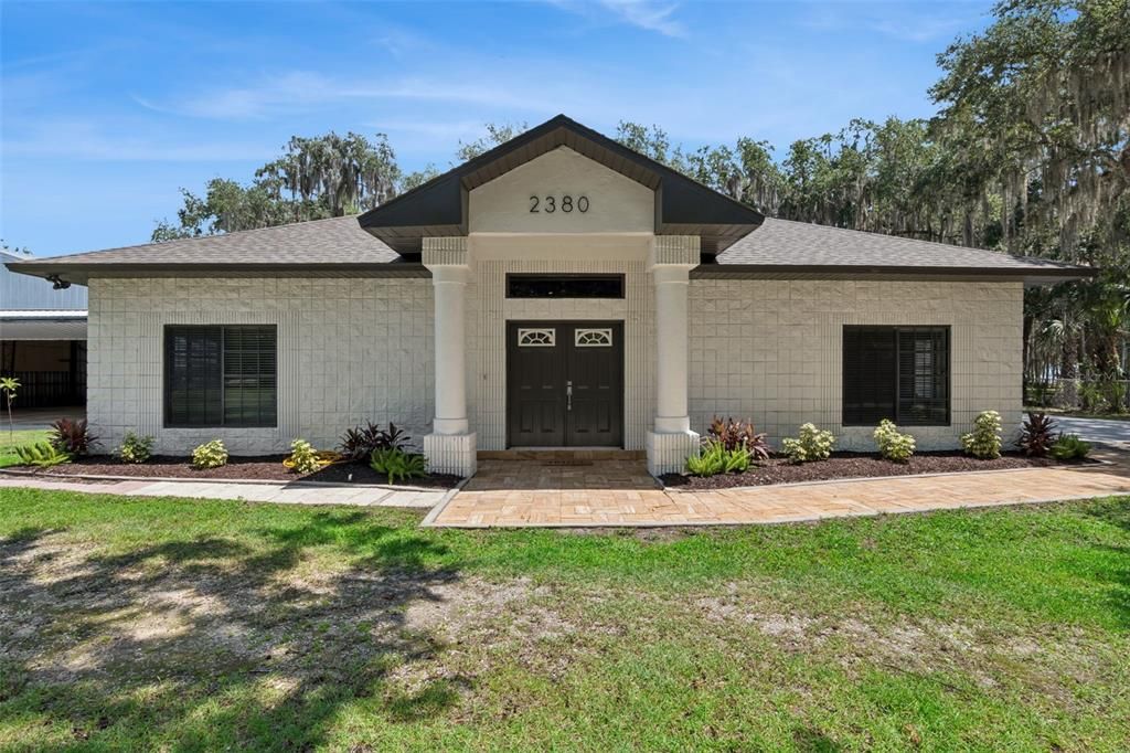For Sale: $700,000 (3 beds, 2 baths, 2500 Square Feet)