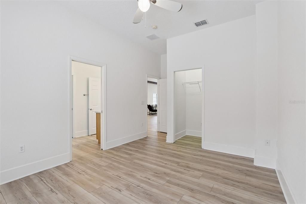 For Sale: $700,000 (3 beds, 2 baths, 2500 Square Feet)