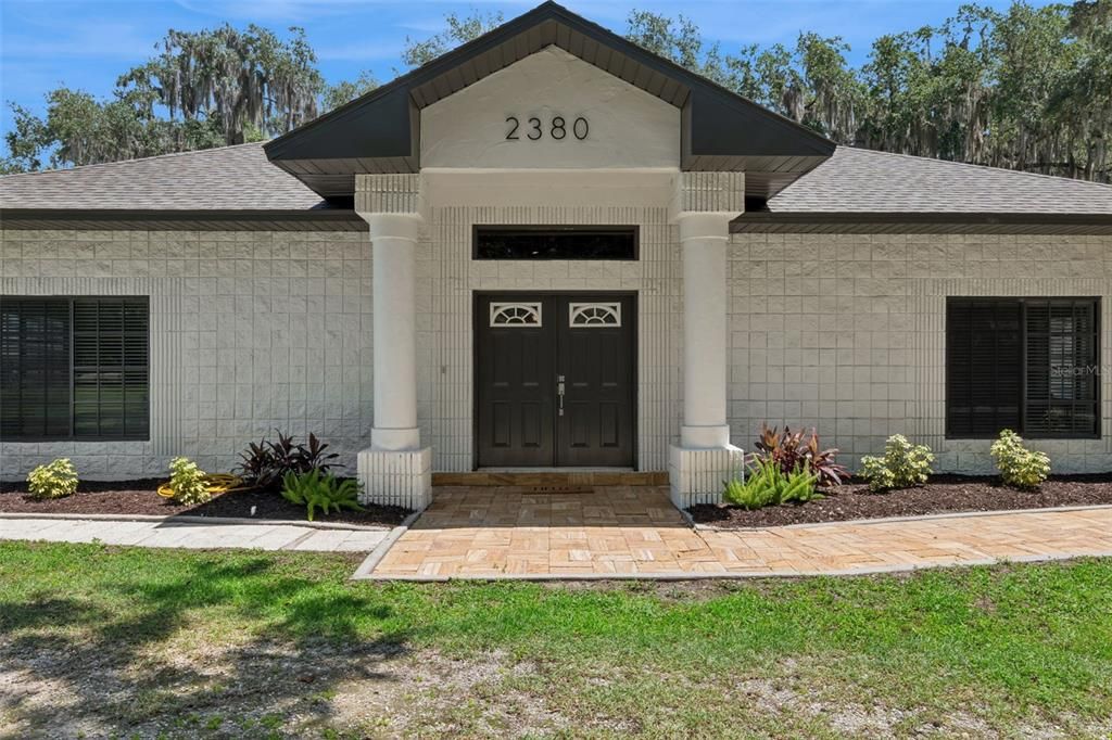For Sale: $700,000 (3 beds, 2 baths, 2500 Square Feet)