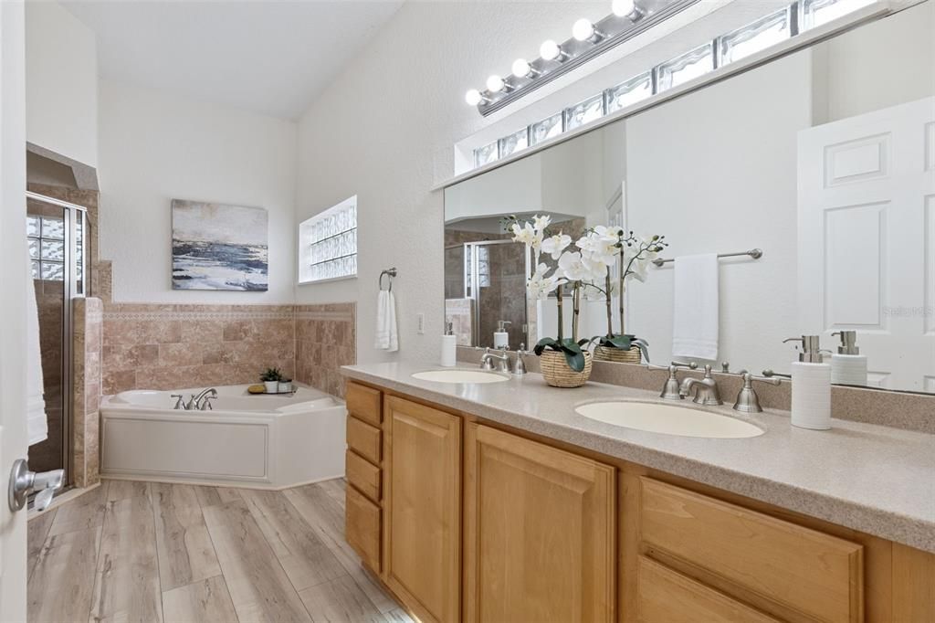 For Sale: $700,000 (3 beds, 2 baths, 2500 Square Feet)