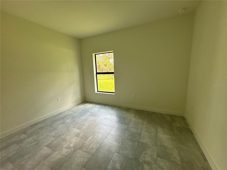For Rent: $2,050 (3 beds, 2 baths, 1706 Square Feet)
