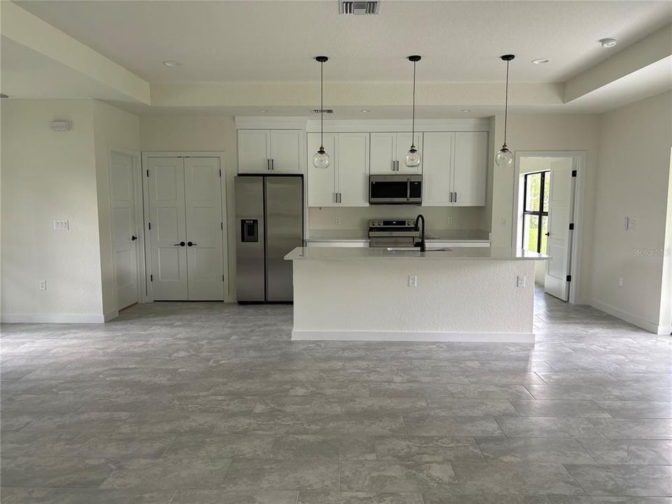 For Rent: $2,050 (3 beds, 2 baths, 1706 Square Feet)
