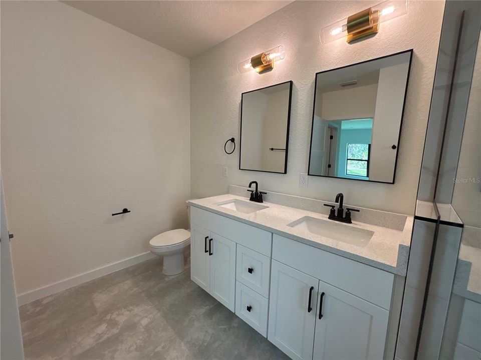 For Rent: $2,050 (3 beds, 2 baths, 1706 Square Feet)