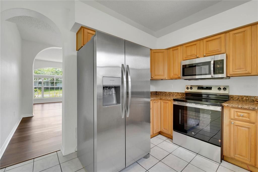 На продажу: $389,900 (4 спален, 2 ванн, 2354 Квадратных фут)