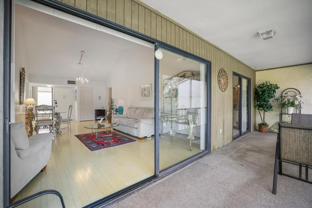 En Venta: $219,900 (2 camas, 2 baños, 972 Pies cuadrados)