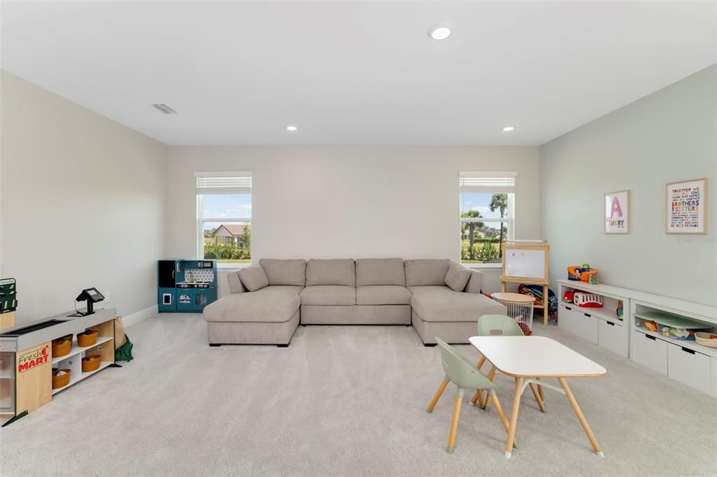 Activo con contrato: $785,000 (4 camas, 3 baños, 3314 Pies cuadrados)