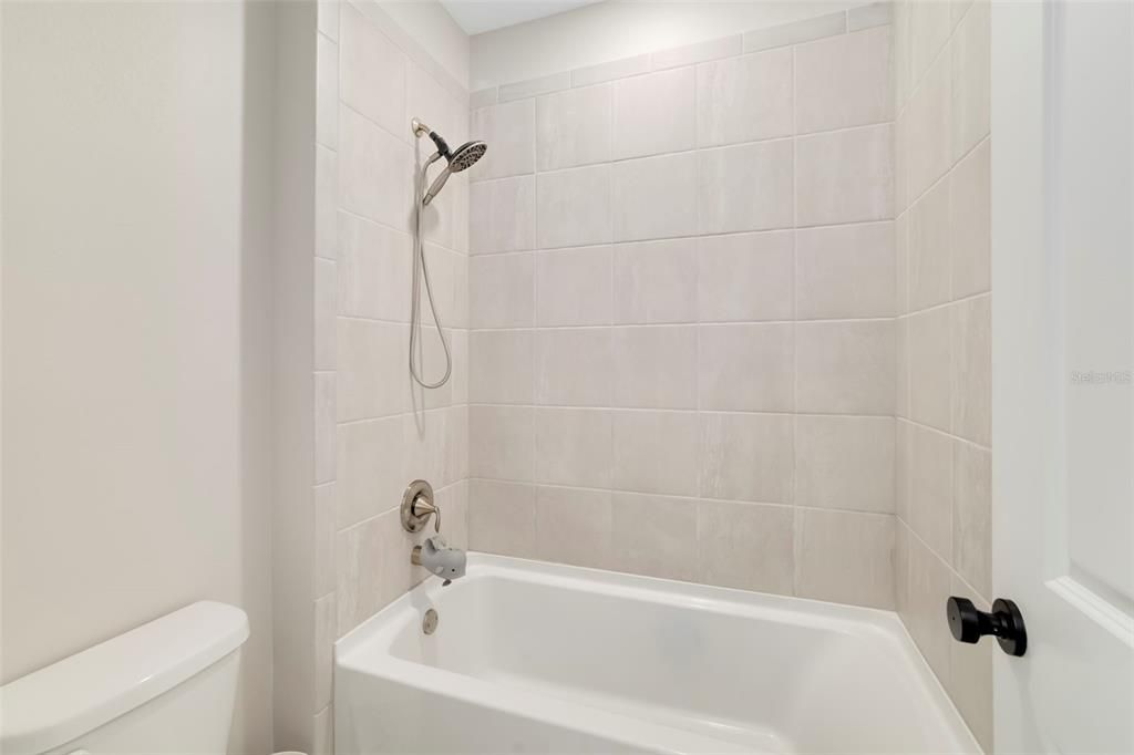 Activo con contrato: $785,000 (4 camas, 3 baños, 3314 Pies cuadrados)