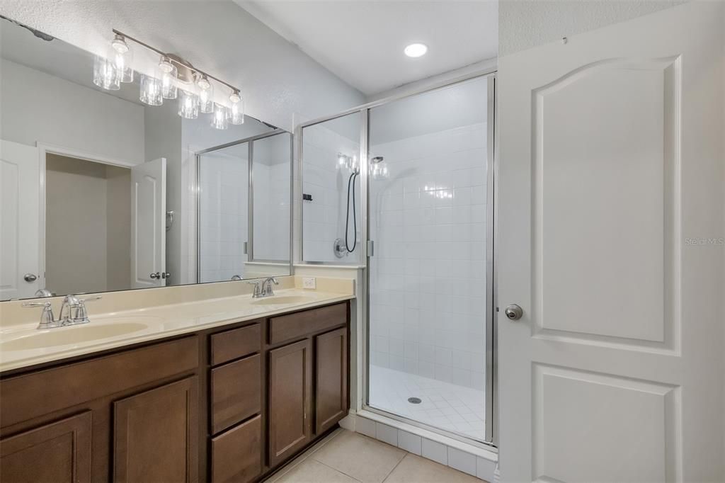 For Sale: $430,000 (3 beds, 2 baths, 1919 Square Feet)