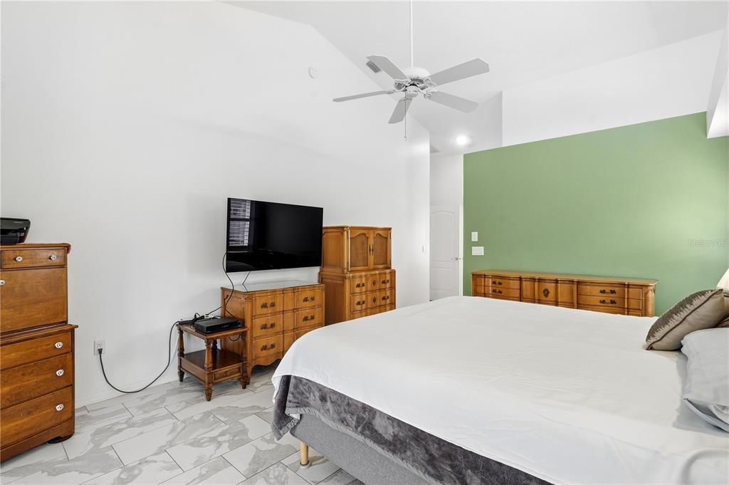 En Venta: $419,000 (3 camas, 2 baños, 2403 Pies cuadrados)