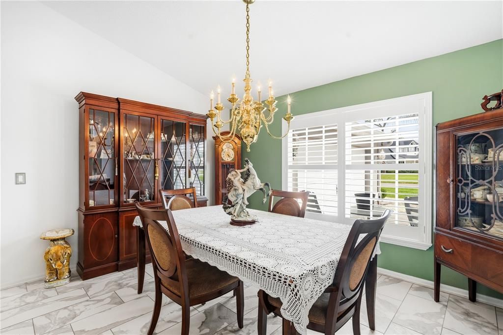 En Venta: $419,000 (3 camas, 2 baños, 2403 Pies cuadrados)