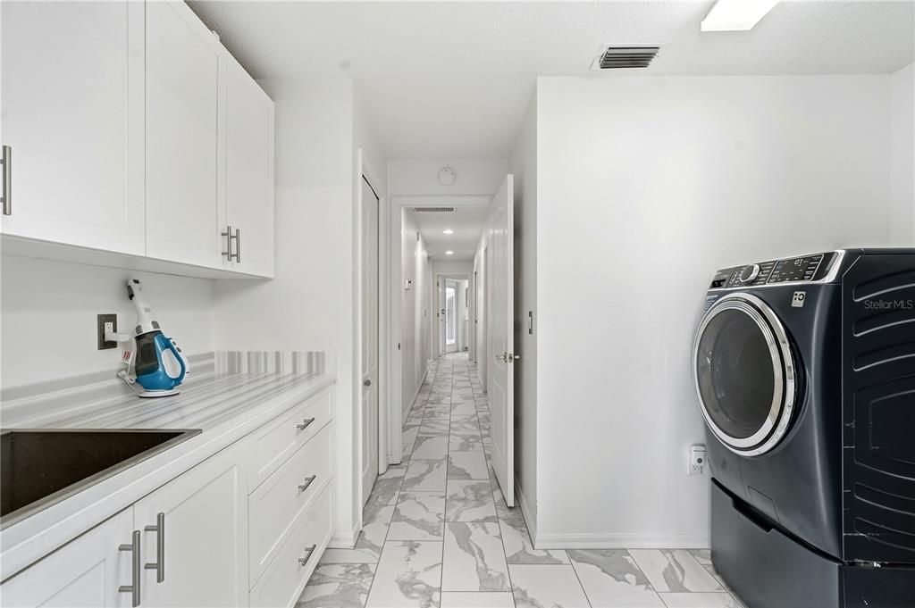 En Venta: $419,000 (3 camas, 2 baños, 2403 Pies cuadrados)