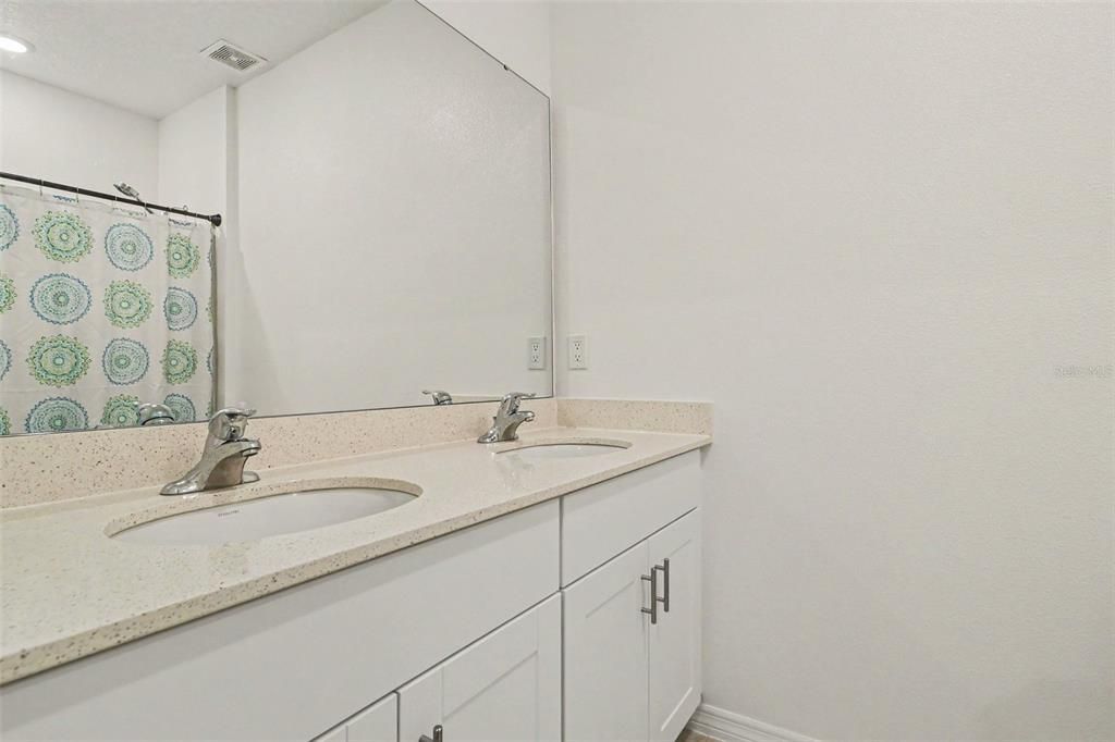 For Sale: $399,900 (3 beds, 2 baths, 1708 Square Feet)