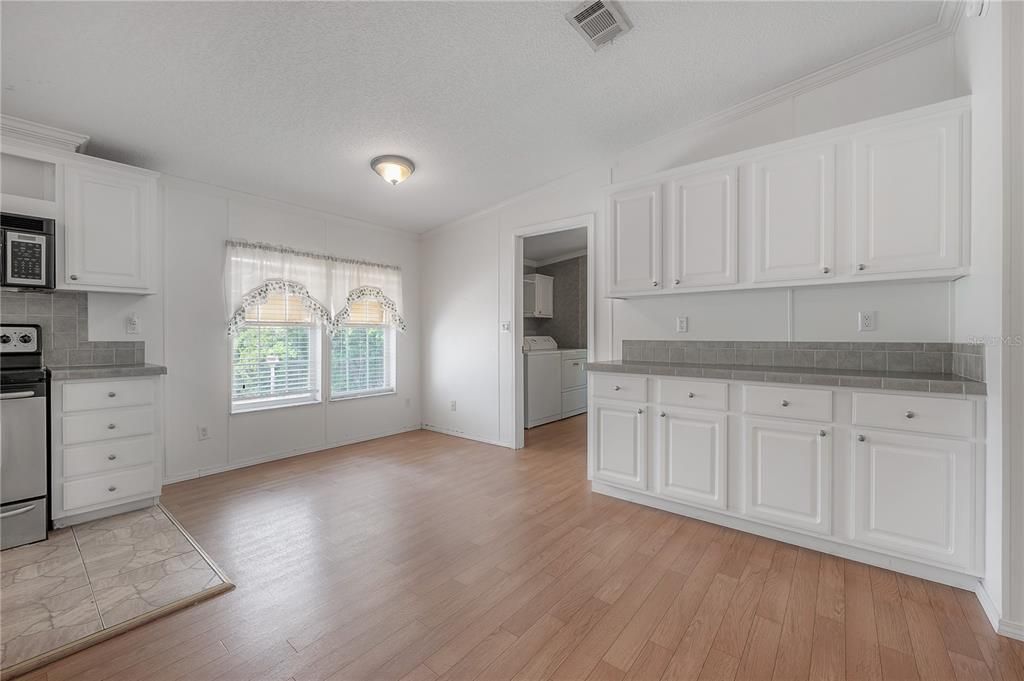 En Venta: $185,000 (4 camas, 2 baños, 2040 Pies cuadrados)