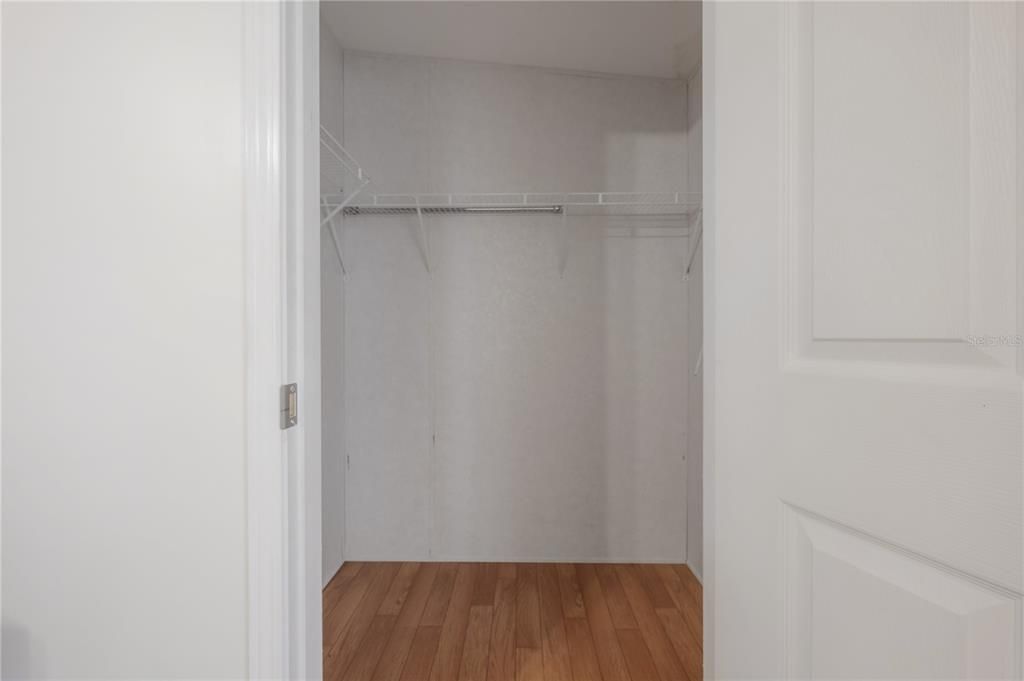 En Venta: $185,000 (4 camas, 2 baños, 2040 Pies cuadrados)