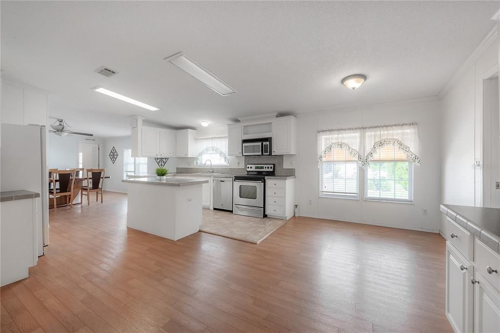En Venta: $185,000 (4 camas, 2 baños, 2040 Pies cuadrados)