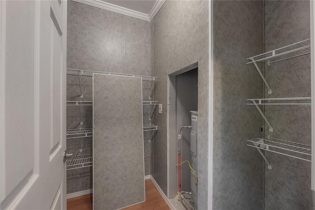 En Venta: $185,000 (4 camas, 2 baños, 2040 Pies cuadrados)