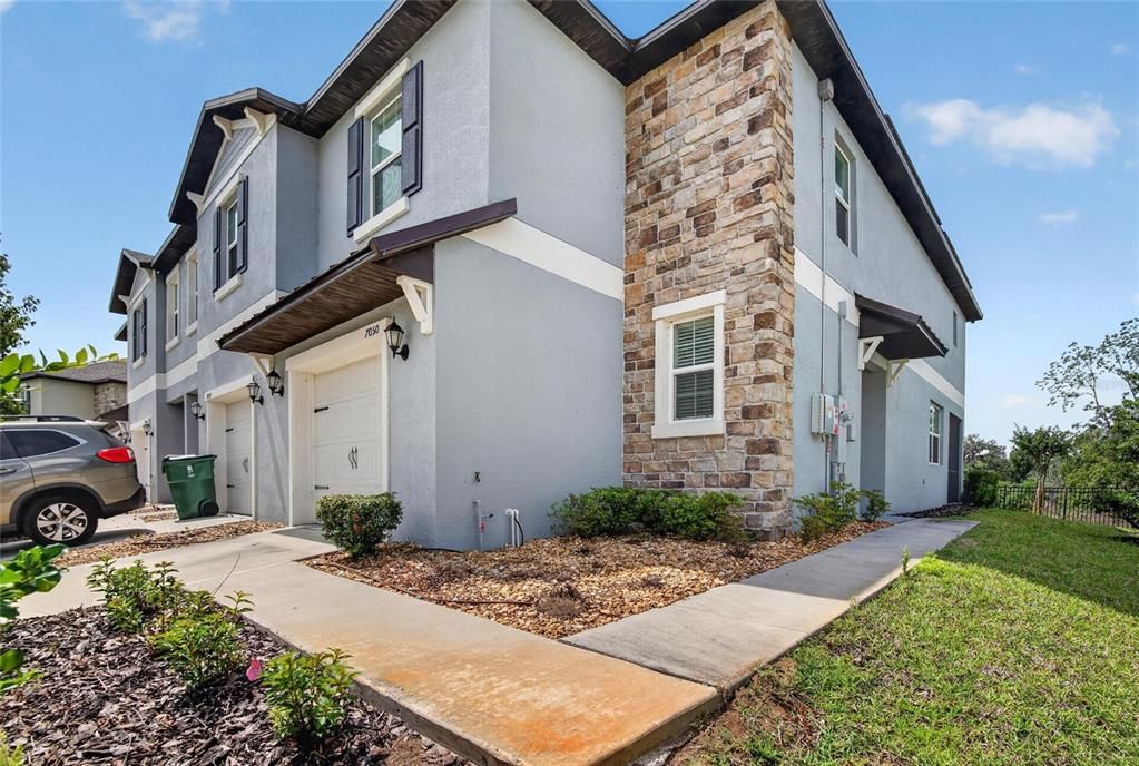 For Rent: $2,400 (3 beds, 2 baths, 1787 Square Feet)