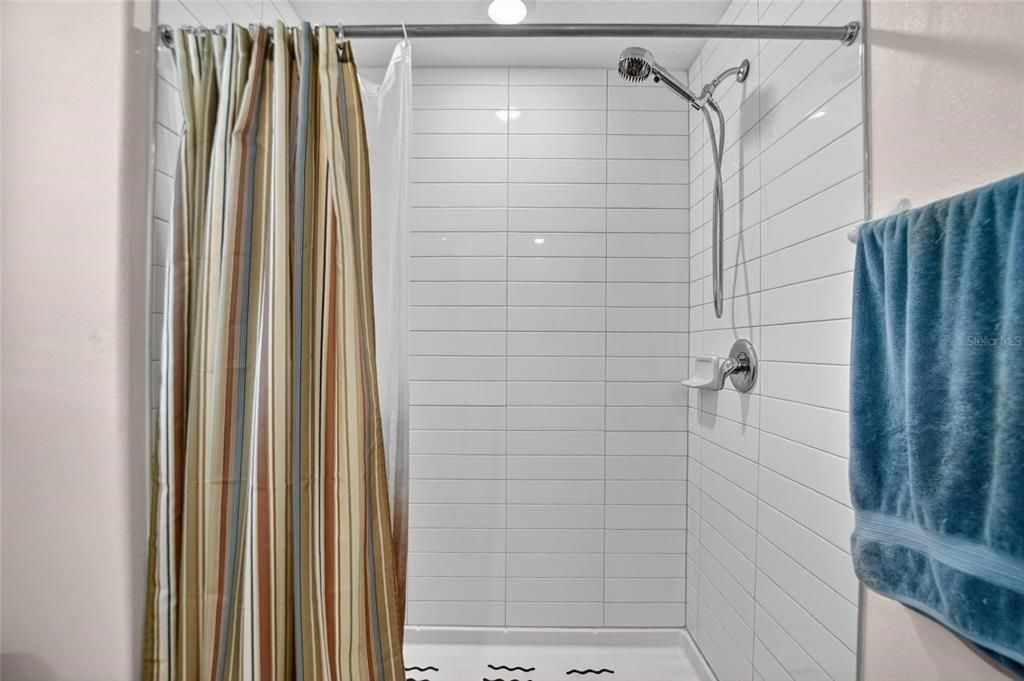 For Rent: $2,400 (3 beds, 2 baths, 1787 Square Feet)