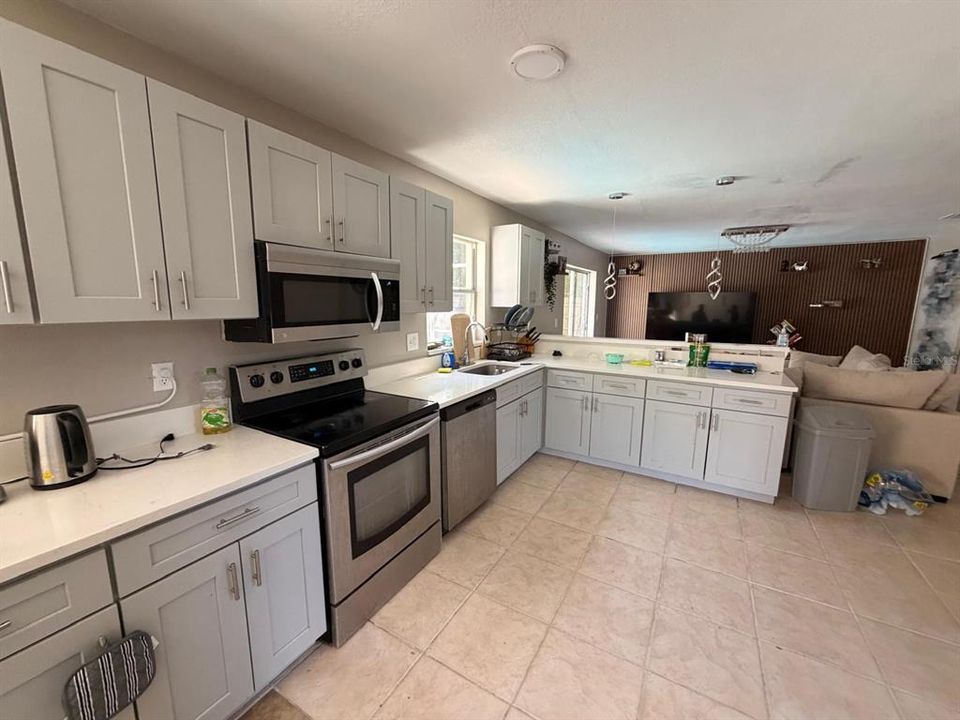For Rent: $2,700 (4 beds, 3 baths, 1987 Square Feet)