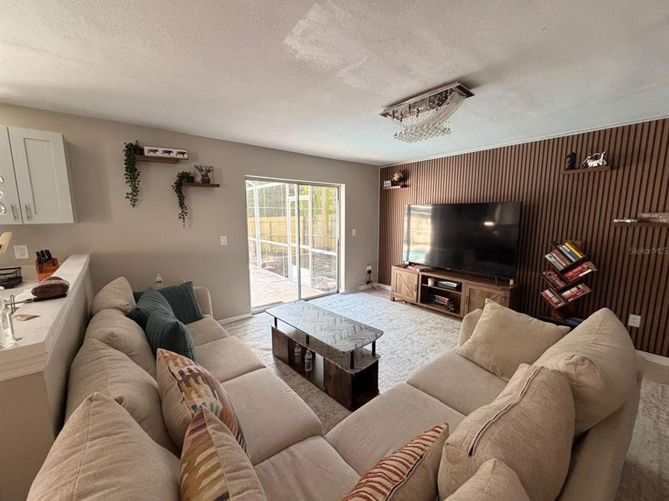 For Rent: $2,700 (4 beds, 3 baths, 1987 Square Feet)