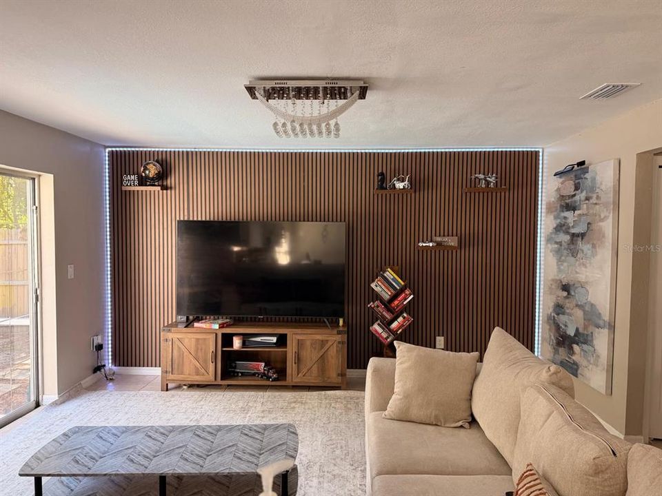 For Rent: $2,700 (4 beds, 3 baths, 1987 Square Feet)